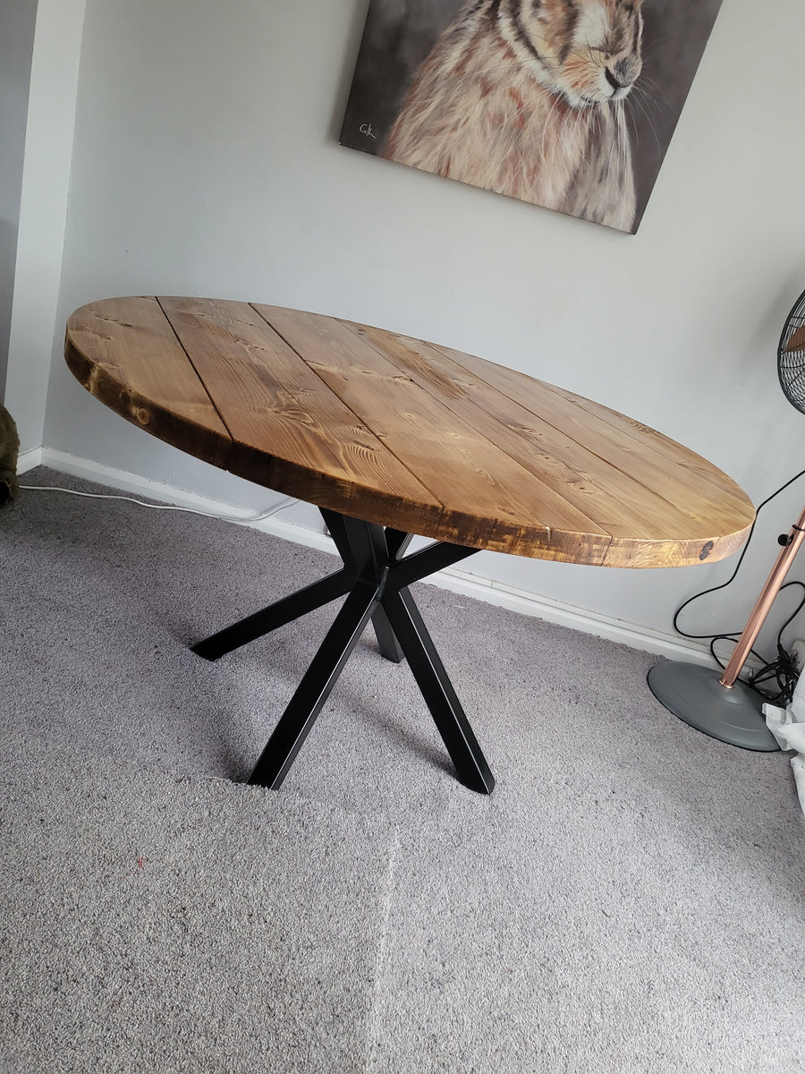 ROUND RUSTIC DINING TABLE - SPIDER BASE LEGS – Scouse Girl Timber